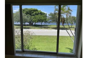 2020 Lake Osborne Drive 11, Lake Worth Beach
