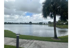 208 Lake Pointe Drive 108, Oakland Park