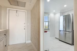 575 Oaks Lane 703, Pompano Beach