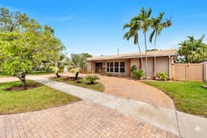 1915 Ne 208th Terrace, Miami