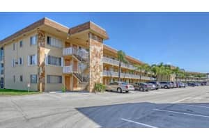 600 Village Green Court 304, Palm Springs