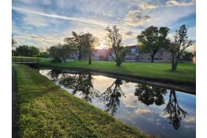 9501 Sunrise Lakes Boulevard 305, Sunrise