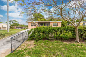 131 Ficus Tree Drive, Lantana