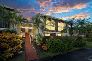 3225 S Lakeview Circle 22-202, Fort Pierce