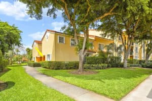 127 Yacht Club Way 101, Hypoluxo