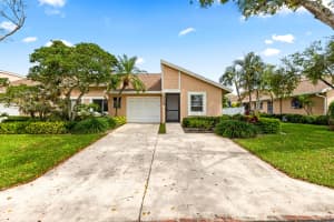 8089 Springtree Road, Boca Raton