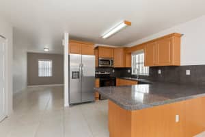 22 Sw 6th Street 1, Hallandale Beach
