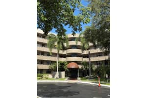 900 Colony Point Circle 121, Pembroke Pines