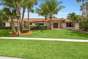 21 Whispering Oaks Circle, West Palm Beach