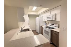 18335 Nw 68 Avenue 245-406, Hialeah