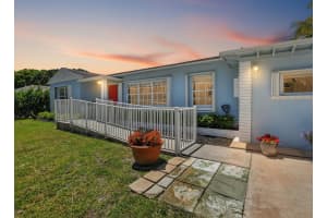 277 Nw 3rd Court, Boca Raton
