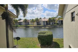 1517 Lake Crystal Drive E, West Palm Beach