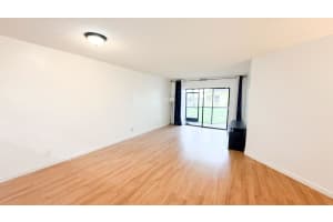 6475 W Oakland Park Boulevard, Lauderhill