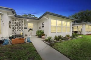 1177 S Drive Circle B, Delray Beach