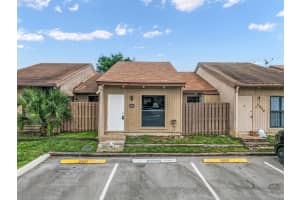 2026 Sw 81st Way, Davie