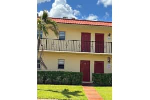 1951 Sw Palm City Road H, Stuart