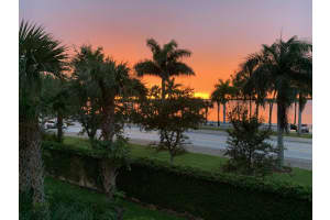 36 Harbour Isle Drive W 205, Fort Pierce