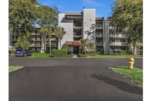 9470 Poinciana Place 303, Davie