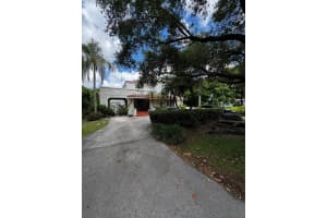 329 Se 3rd Street 105r, Hallandale Beach