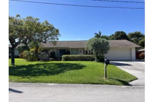2705 Park Drive, Lantana