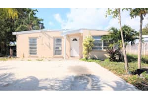 490 Tulip Tree Drive, Lake Worth