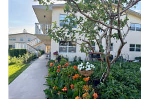 228 Canterbury J, West Palm Beach