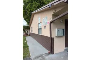 5211 Nw 17th Court 1, Lauderhill