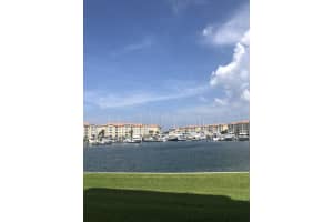 11 W Harbour Isle Dr W W 105, Fort Pierce