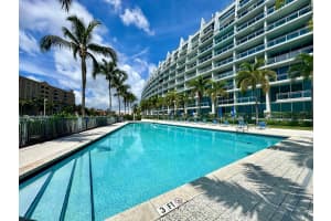 2950 Ne 188th Street Ne 225, Aventura