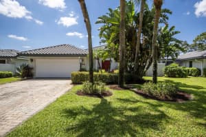 32 Glens Drive E, Boynton Beach