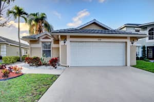 150 Harbor Lake Circle, Greenacres