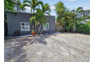 2438 Ne 184th Street, North Miami Beach