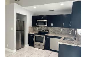 13671 Yarmouth Court, Wellington