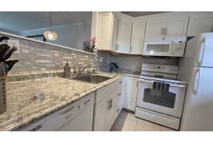 5161 W Oakland Park Boulevard 206, Lauderdale Lakes