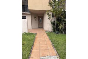 2700 S University Drive 4c, Davie