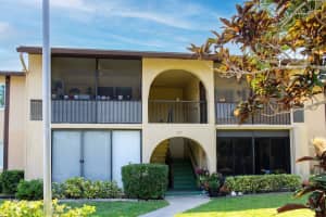 327 Pine Ridge Circle B-2, Greenacres