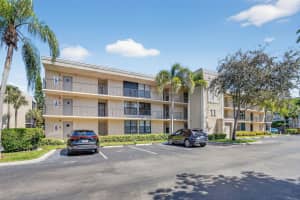 11 Royal Palm Way 3040, Boca Raton