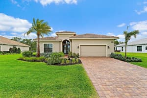 5564 Sw Star Apple Street, Palm City