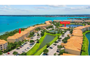 25 Harbour Isle Dr W 205, Fort Pierce