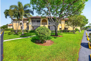 207 Pine Hov Circle D2, Greenacres
