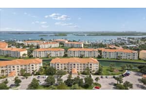 19 W Harbour Isle Dr Drive W 202, Fort Pierce