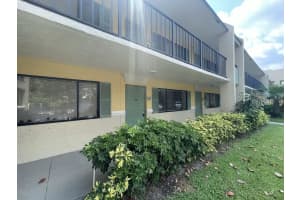 1811 Meadows Circle W, Boynton Beach