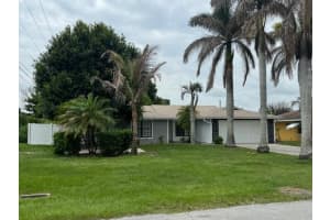699 Ixoria Avenue, Fort Pierce