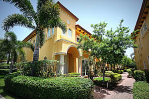 210 Ne 69th Circle, Boca Raton
