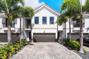 4455 E Aqua Bella Lane, Dania Beach