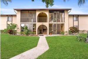 421 Pine Glen Lane A2, Greenacres
