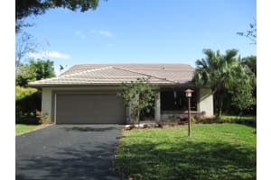 1460 Lakeview Cir, Coral Springs