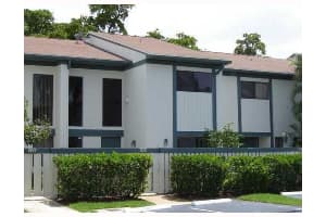 658 Ne 195th St 658, Miami