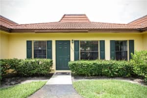 7052 Sw 23rd St 26, Davie
