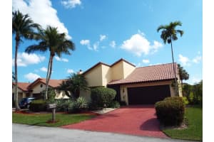 7044 Golf Pointe Cir, Tamarac